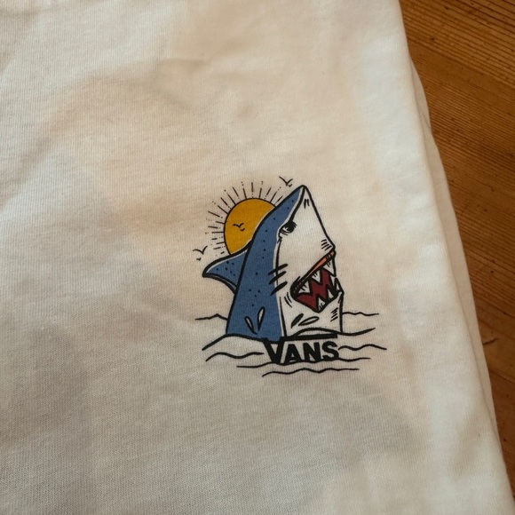 NWOT VANS OFF THE WALL Youth L 12-14
SHARK T-shirt - Picture 3 of 9